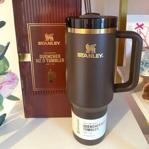 The Chocolate Gold Quencher H2.0 FlowState™ Tumbler | 40 OZ Stanley
